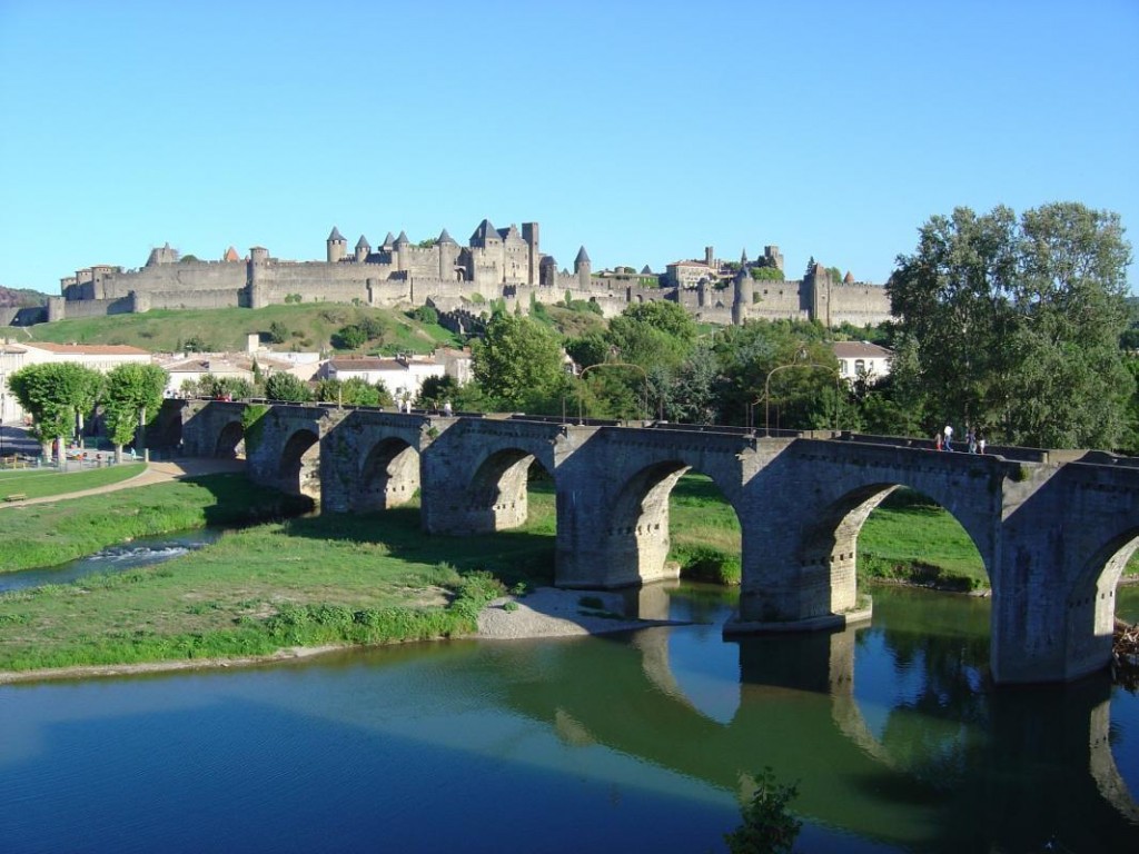 cite de carcassonne across ponte vieux